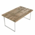 drewniany stół z dużym blatem i nowoczesnymi nogami wykonanymi z metalu